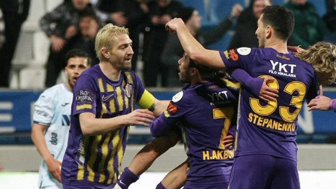 caner-erkin-futbolu-birakti-mi-aciklama-geldi-wF5rQ3qm.jpg